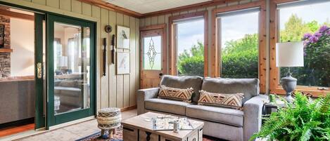 TV, fireplace, offices