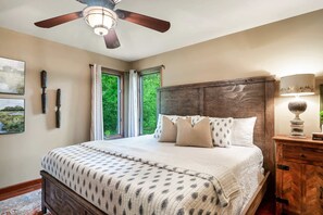 7 chambres, bureau, fer et planche à repasser, lit parapluie