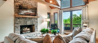 Hiker’s Paradise • 34 Acres & Hot Tub