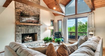 Hikerâs Paradise âą 34 Acres & Hot Tub