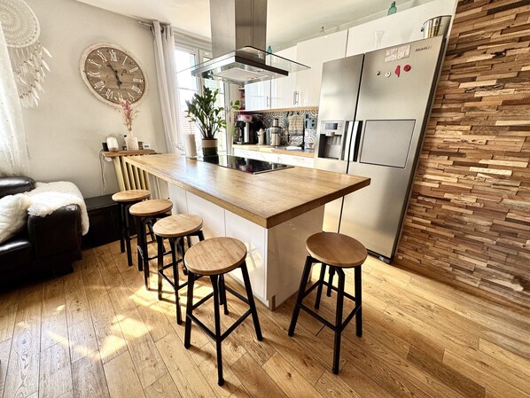 Kühlschrank, Mikrowelle, Ofen, Geschirrspüler