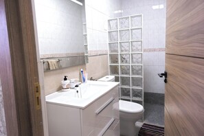 Handtücher, Seife, Toilettenpapier