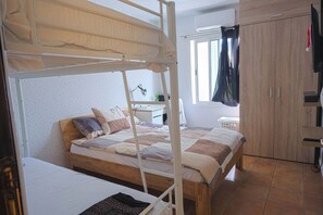 2 bedrooms, WiFi, bed sheets