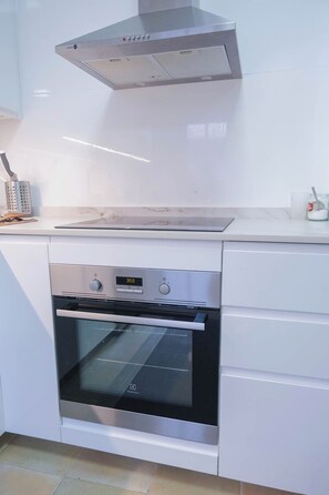Micro-ondes, plaque de cuisson, lave-vaisselle