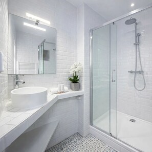 Bathroom - 5497 Gavarni (Paris)