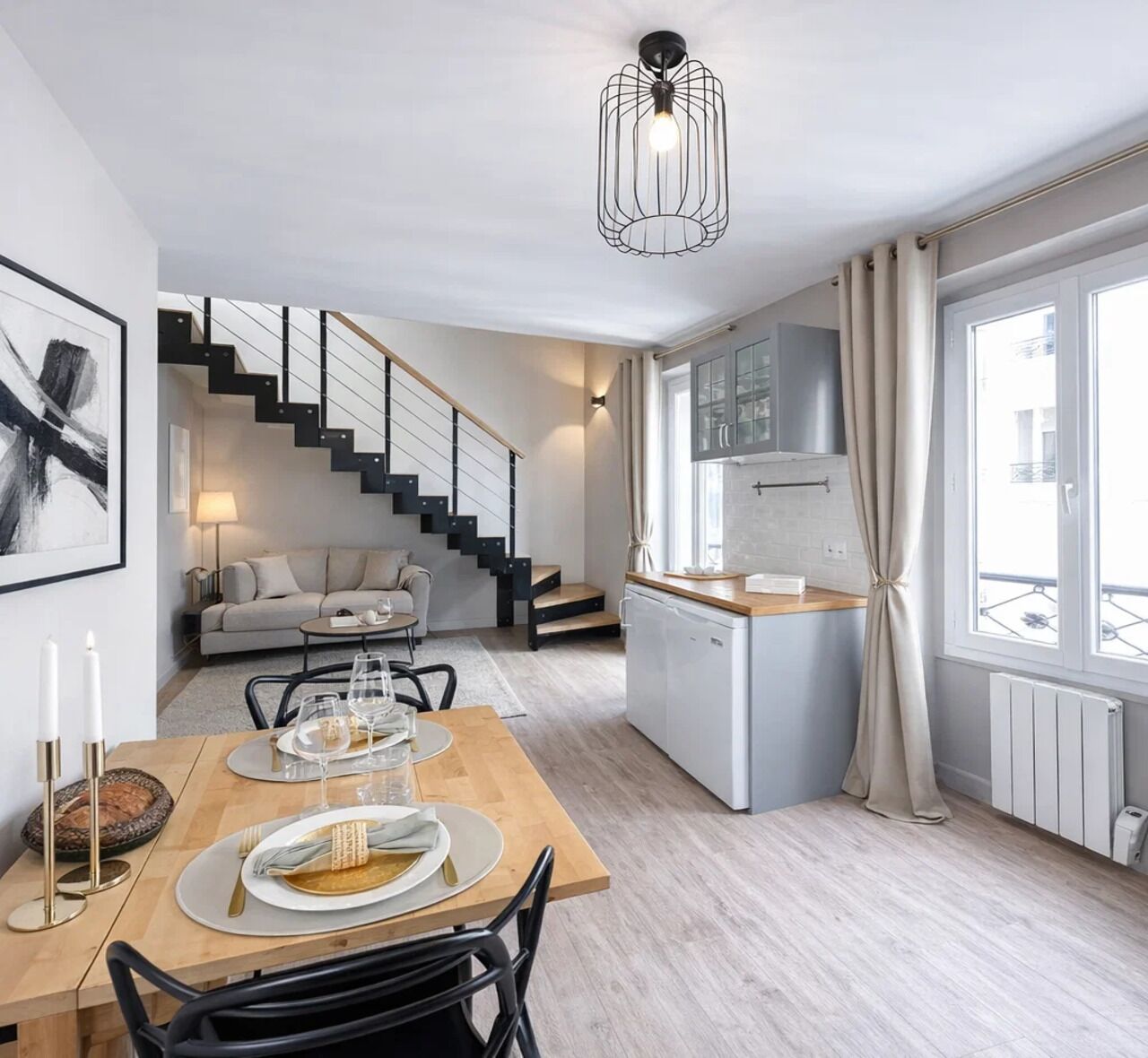 华丽复式, 城市景观 | 起居区 | 80-厘米智能电视（配备数码频道）