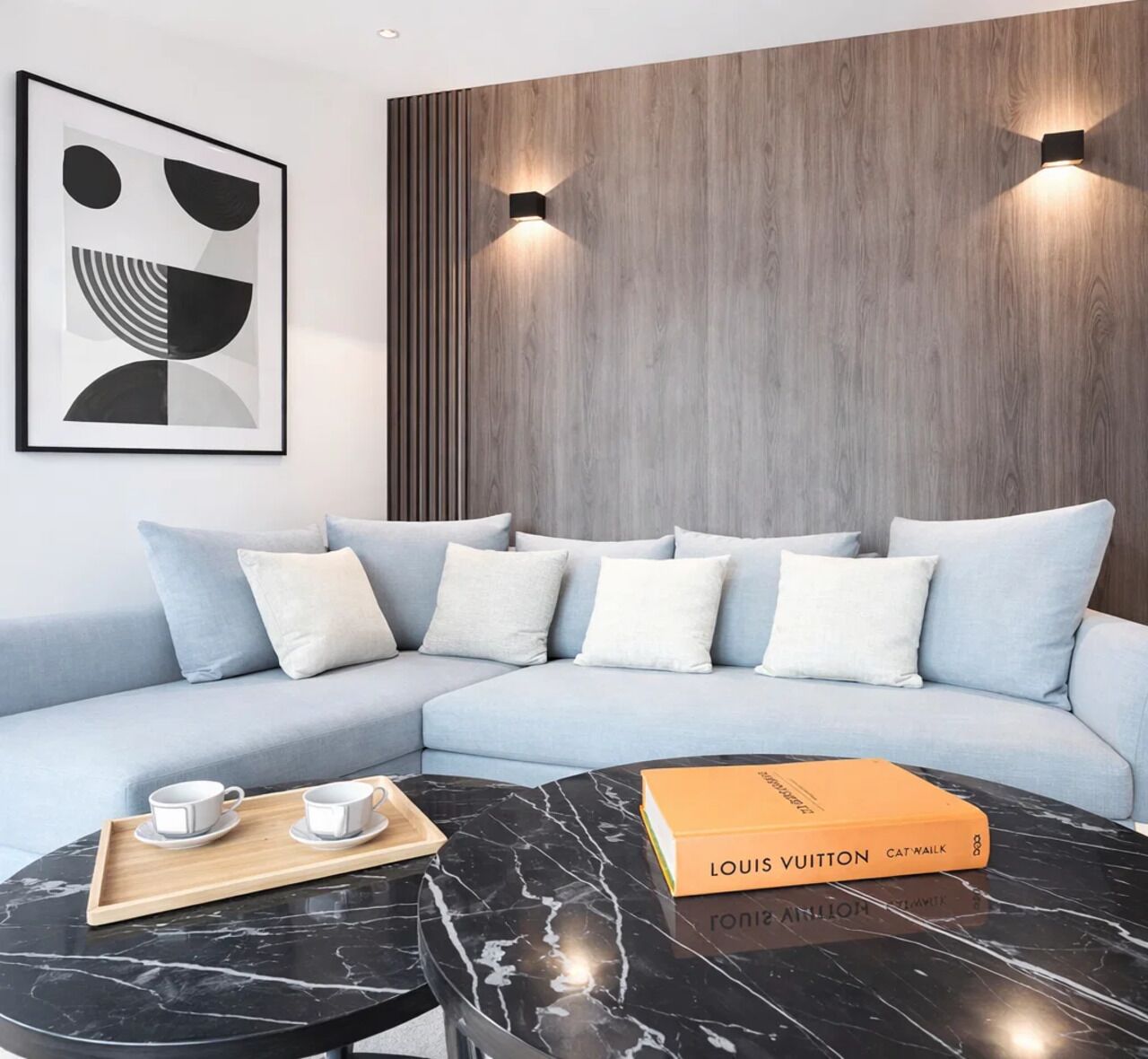 华丽复式, 城市景观 | 起居区 | 80-厘米智能电视（配备数码频道）