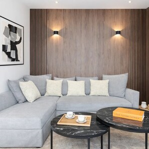 Deluxe Duplex, City View | Living area