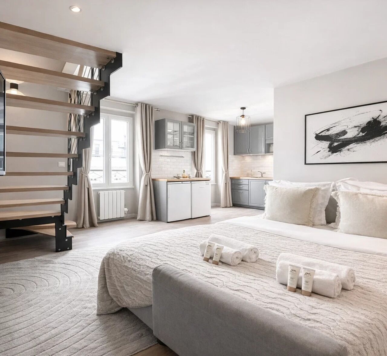 Deluxe Duplex, City View | Living area