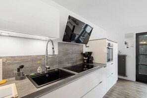 Fridge, oven, stovetop, dishwasher - Spacious Allgäu loft | maisonette style (Nesselwang)