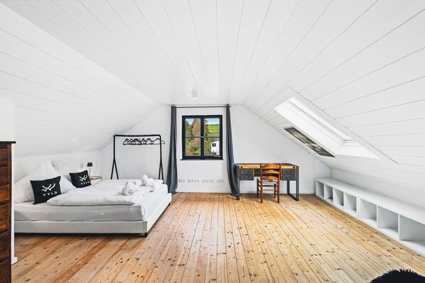 A bedroom with a loft bed, a desk, and a window with a view of greenery. - Spacious Allgäu loft | maisonette style (Nesselwang)