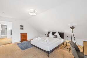 3 bedrooms, desk, free WiFi, bed sheets - Spacious Allgäu loft | maisonette style (Nesselwang)