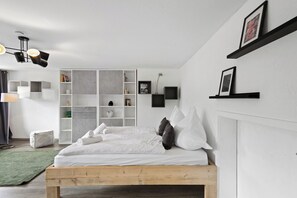3 bedrooms, desk, free WiFi, bed sheets - Spacious Allgäu loft | maisonette style (Nesselwang)