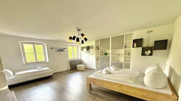 3 bedrooms, desk, free WiFi, bed sheets