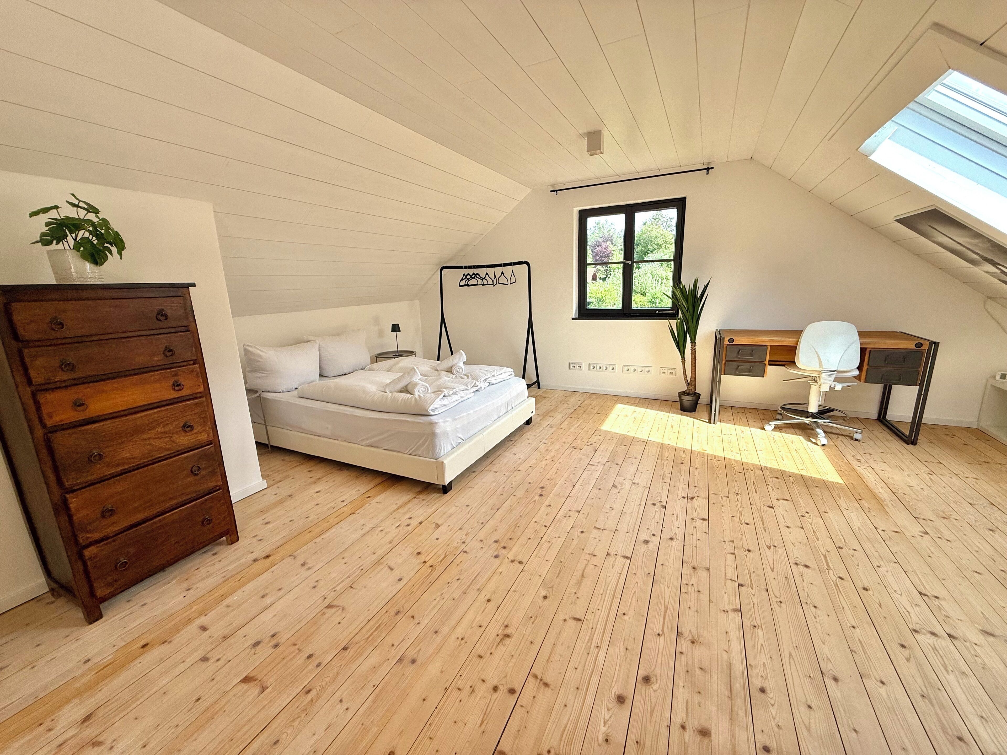 3 bedrooms, desk, free WiFi, bed sheets