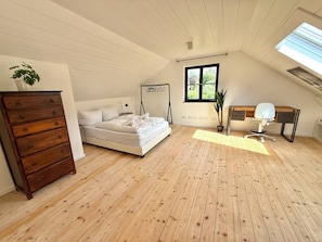 3 chambres, bureau, Wi-Fi gratuit, draps fournis