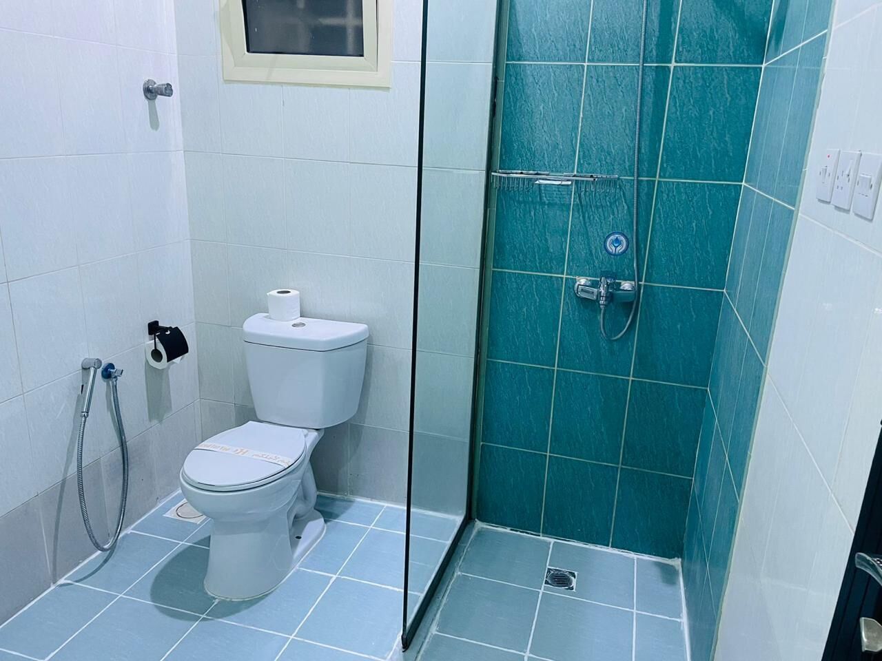 Room | Bathroom | Shower, free toiletries, hair dryer, towels