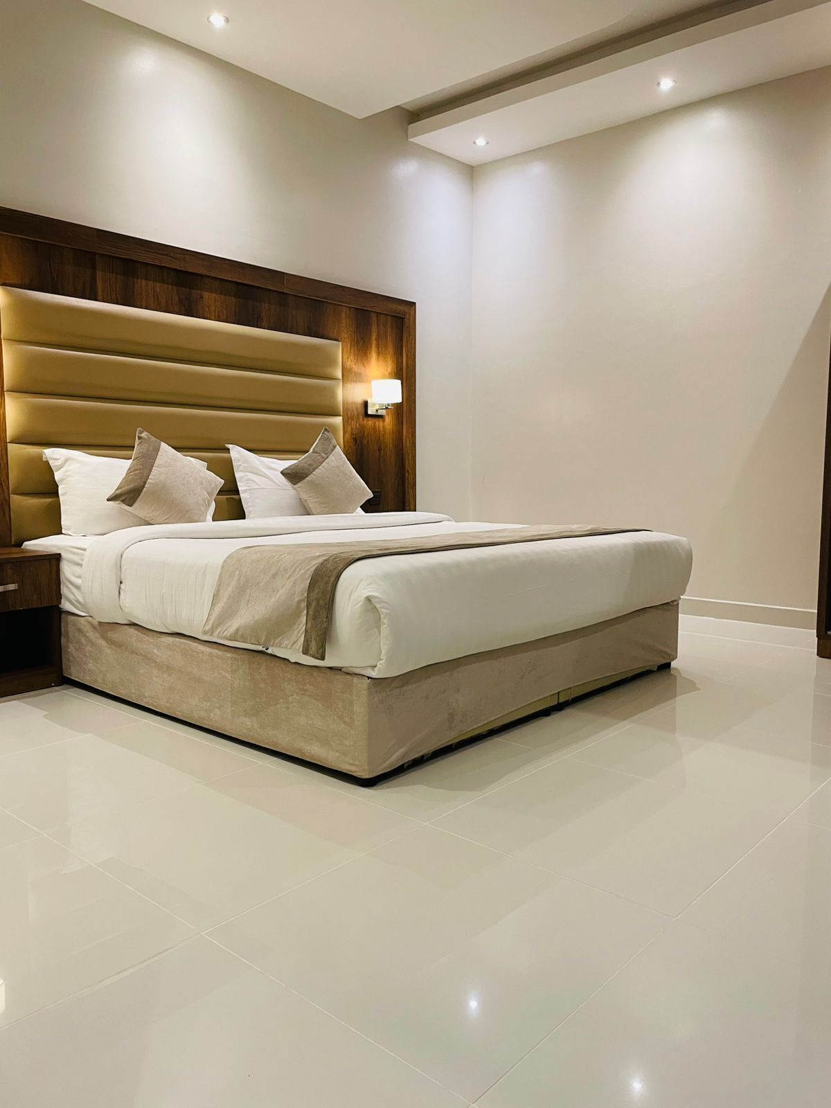 Room | Iron/ironing board, free WiFi