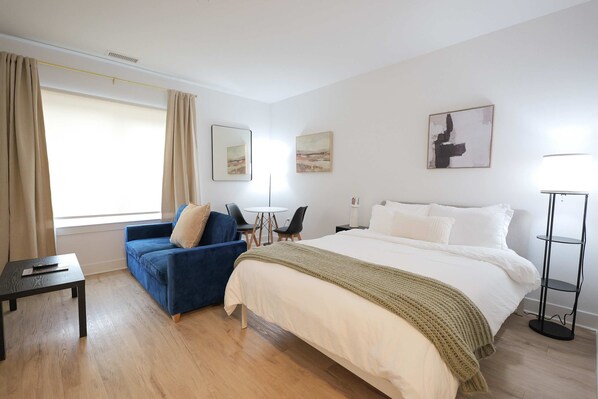 Iron/ironing board, travel crib, WiFi, bed sheets