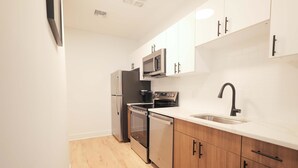 Cafetera/tetera, refrigerador, microondas, horno