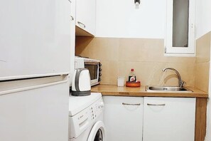Microwave - Apollonas apartment (Athina)