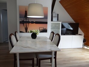 Dining - Holiday Apartment 'Ferienwohnung Rathjen' with Private Terrace, Shared Garden and Wi-Fi (Cuxhaven)
