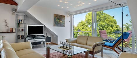 TV, fireplace, DVD player, stereo