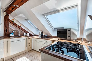 Fridge, microwave, oven, stovetop