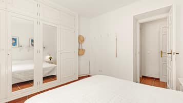 2 habitaciones, tabla de planchar con plancha, wifi y ropa de cama