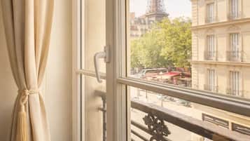 Deluxe-Apartment, Stadtblick | Bügeleisen/Bügelbrett, Reisekinderbett, kostenloses WLAN, Bettwäsche