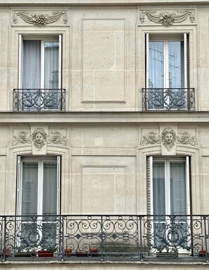 Exterior - 836 StDominique (Paris)