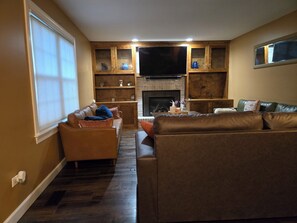 Smart TV, fireplace