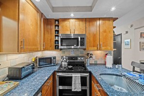 Kühlschrank, Mikrowelle, Ofen, Geschirrspüler