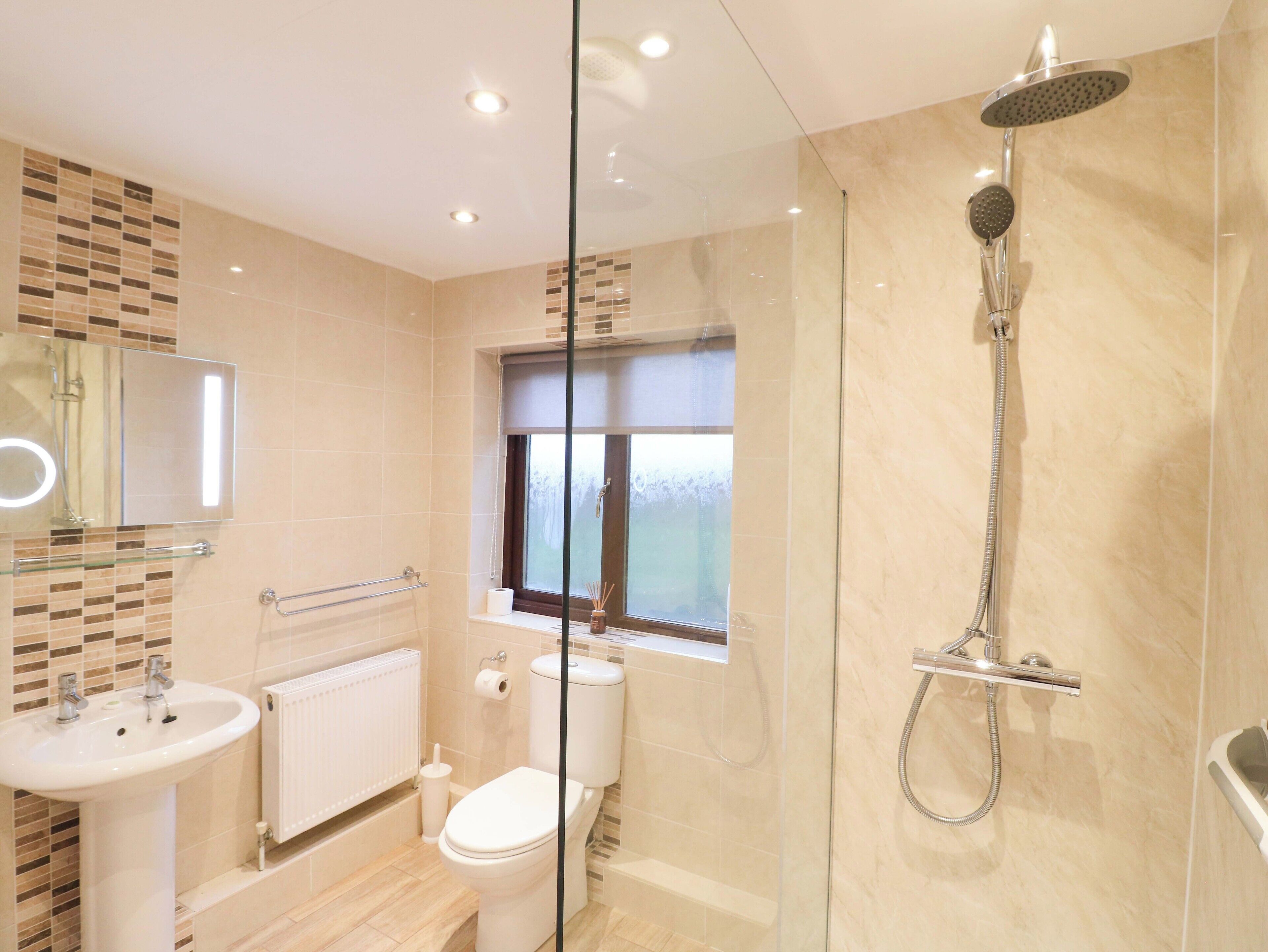 Cottage | Bathroom | Shower