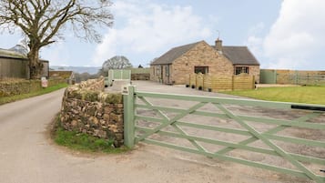 Cottage | Property grounds