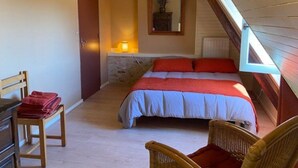 A bedroom with a bed, a chair, a dresser, and a mirror. - Gîte du pigeonnier with swimming pool Périgord noir Les hirondelles 5 persons (Saint-Félix-de-Reillac-et-Mortemart)