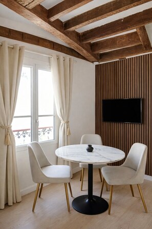 Superior Apartment, City View | Living area | 80-cm Smart TV with digital channels - 841 Polytech (Paris)