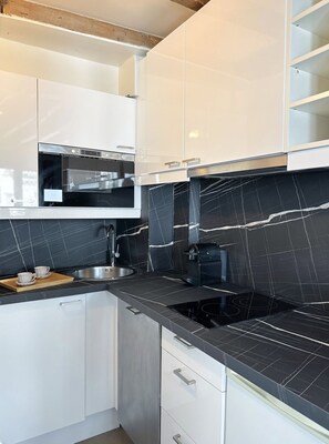 Superior Apartment, City View | Private kitchen | Espresso maker, electric kettle, toaster, freezer - 841 Polytech (Paris)