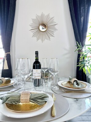 Superior Apartment, City View | Dining room