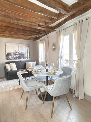 Superior Apartment, City View | Living area | 80-cm Smart TV with digital channels - 841 Polytech (Paris)