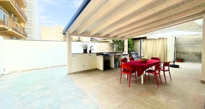 Spacious Seaside Villa for 10 People - Center of Milazzo Within Walking Distance