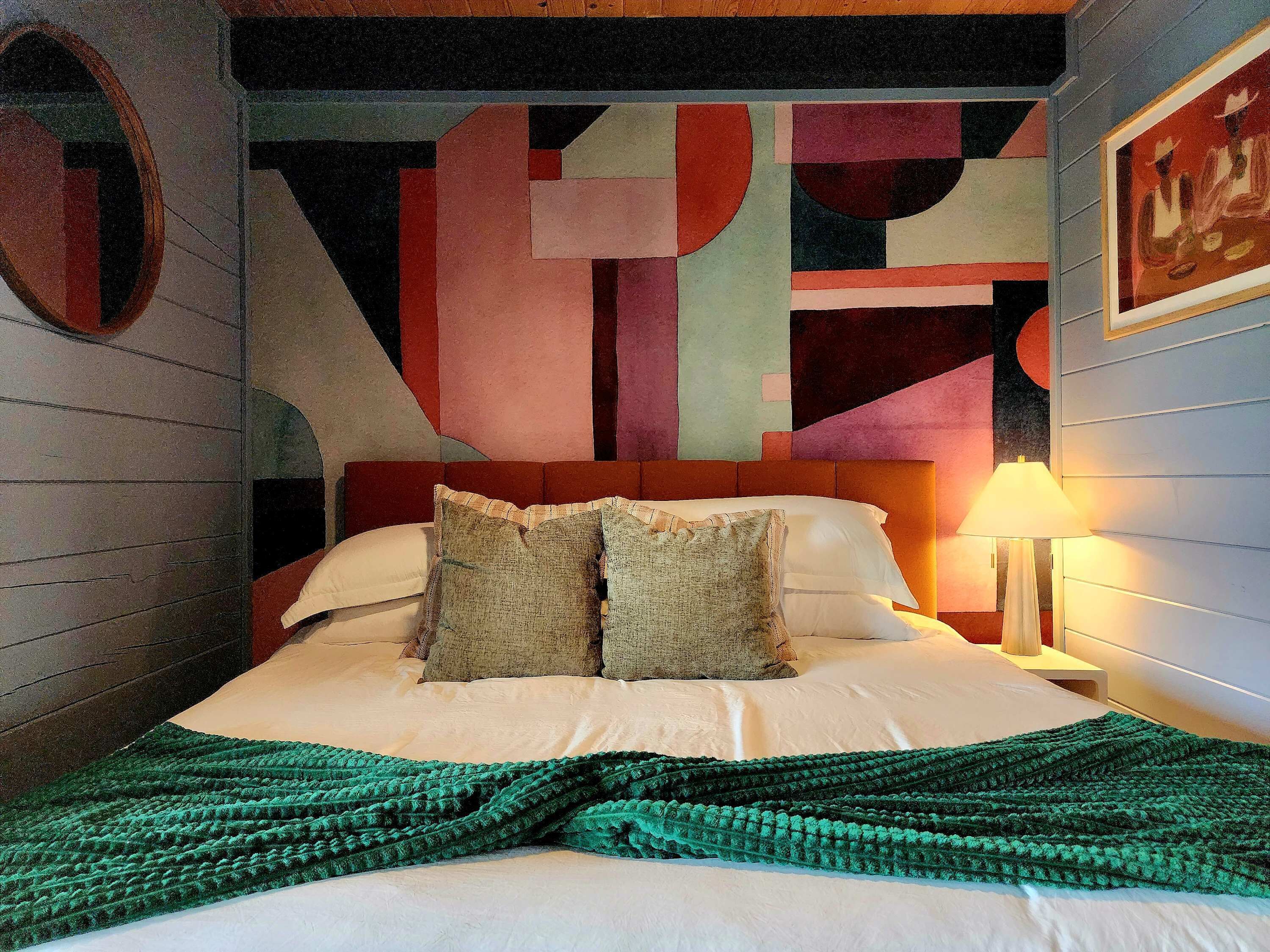 8 bedrooms, desk, iron/ironing board, WiFi