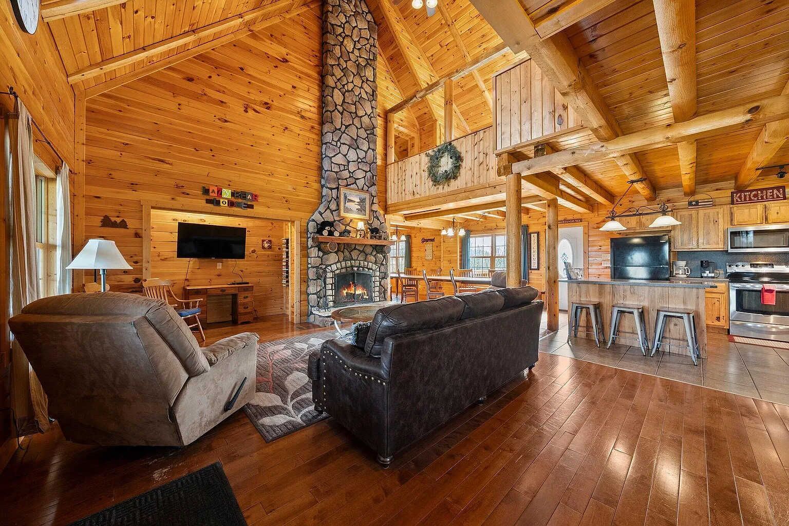 Fernseher, Kamin, Arbeitsbereiche