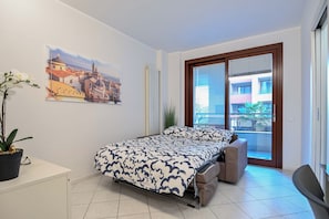 1 bedroom, iron/ironing board, WiFi, bed sheets - [10min BGY Airport] Bilo Chic: garage + A/C (Seriate)