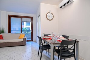 Dining - [10min BGY Airport] Bilo Chic: garage + A/C (Seriate)