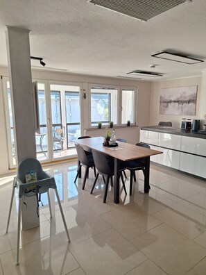 Dining - Apartment 'Pure Vista' with Black Forest View, Private Terrace and Wi-Fi (Laufenburg)