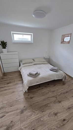 3 slaapkamers, een strijkplank/strijkijzer, wifi