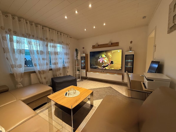 Smart TV, computer monitors