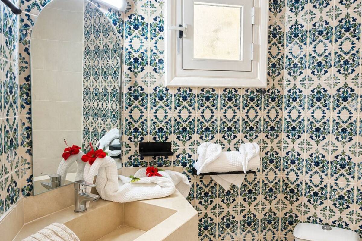 Comfort Double Room, Balcony | Bathroom | Shower, towels, soap, toilet paper