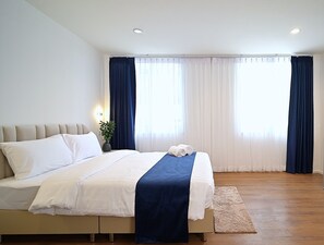 Interior - Yummy House (Bangkok)